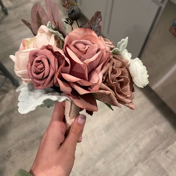 Ling’s Moment bridesmaid bouquets (set of 4) dusty rose and mauve - Picture 4 of 5